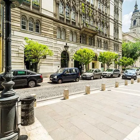 Bpr B&w Elegant Budapest