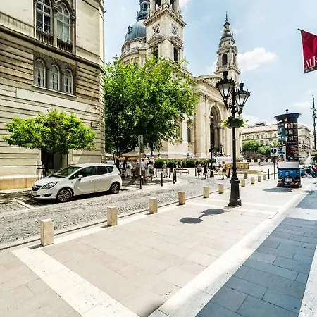 Bpr B&w Elegant * Budapest