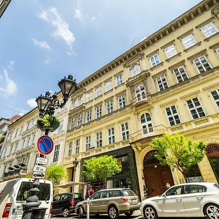 Bpr B&w Elegant Lejlighed