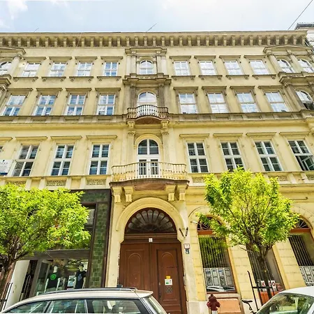 Bpr B&w Elegant * Boedapest