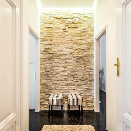 Bpr B&w Elegant Apartment