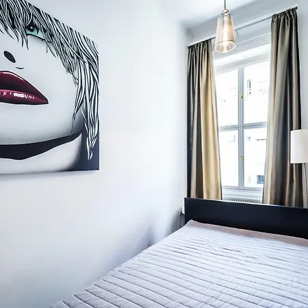 Bpr B&w Elegant Budapest