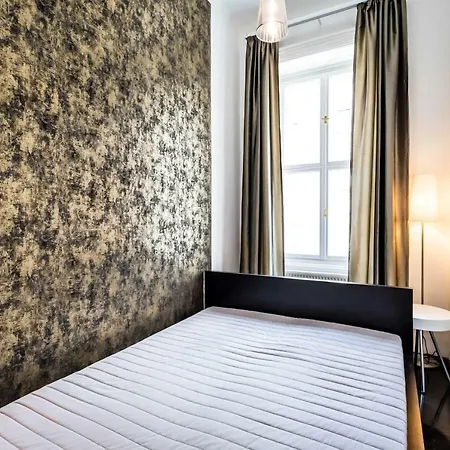 Bpr B&w Elegant Appartamento Budapest