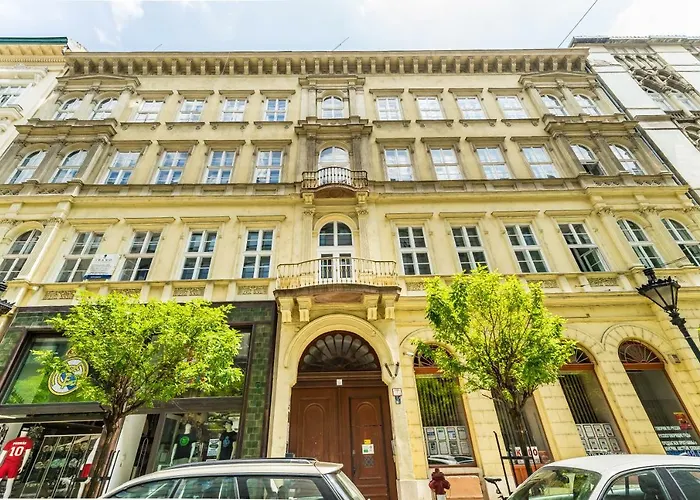 Bpr B&w Elegant * Budapesta