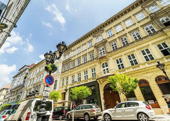 Bpr B&w Elegant Apartament