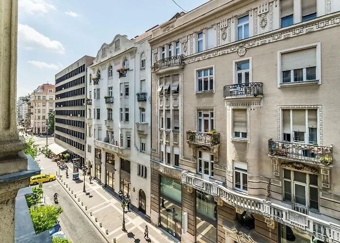 Bpr B&w Elegant * Budapesta