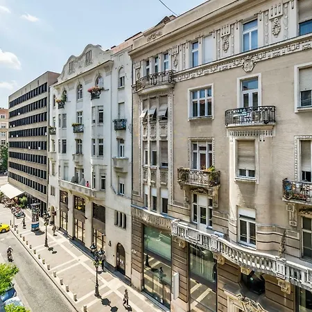 Bpr B&w Elegant * Budapešť